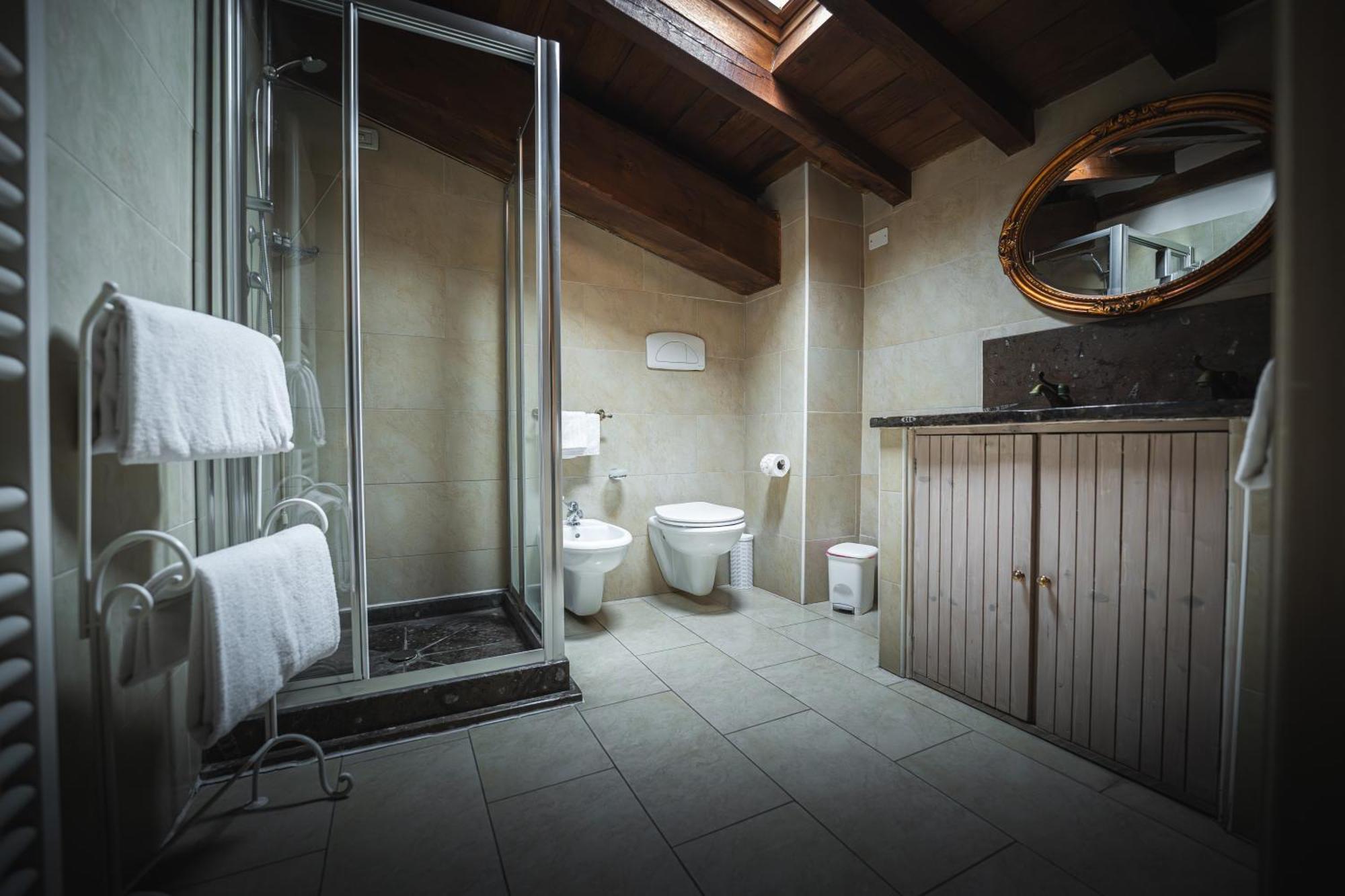 Hotel La Tavola Rotonda Cortemaggiore الغرفة الصورة