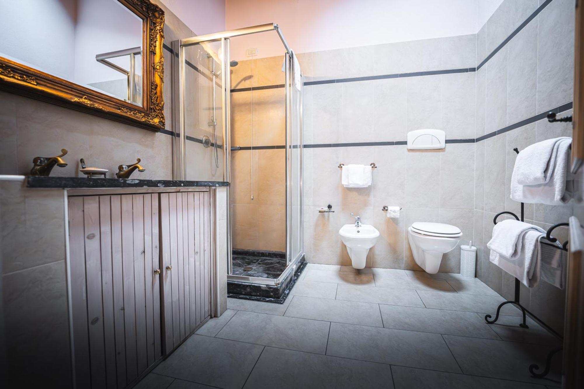 Hotel La Tavola Rotonda Cortemaggiore الغرفة الصورة