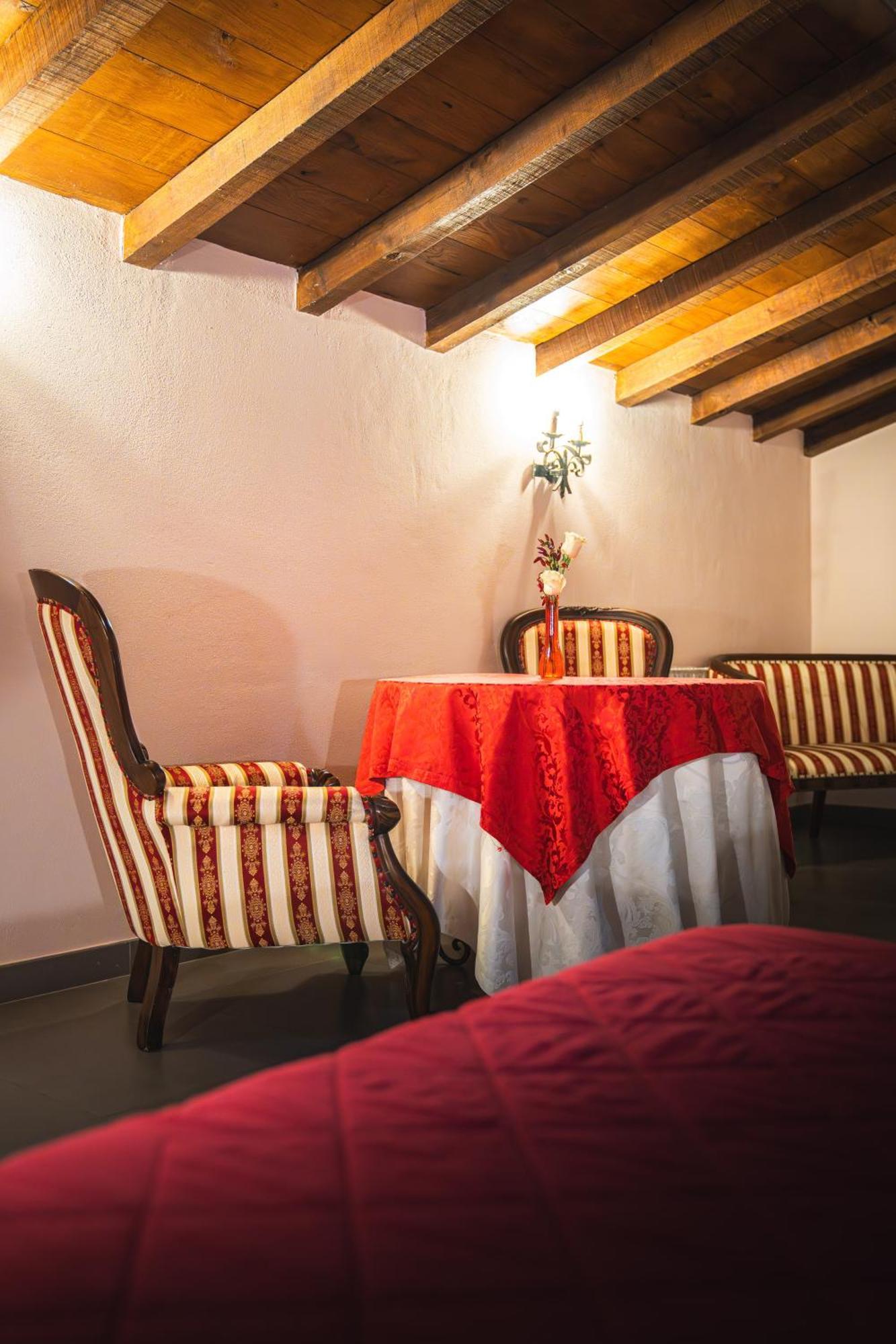 Hotel La Tavola Rotonda Cortemaggiore الغرفة الصورة